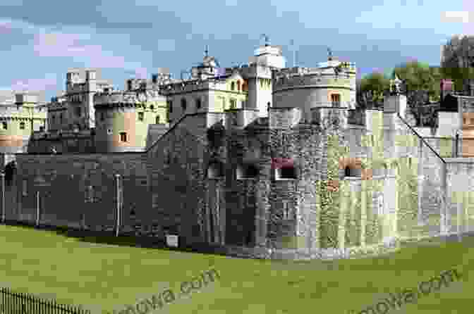 Tower Of London Stone Walls And Medieval Towers 50 Sightseeing Places In London (The Best Travel Guide To)